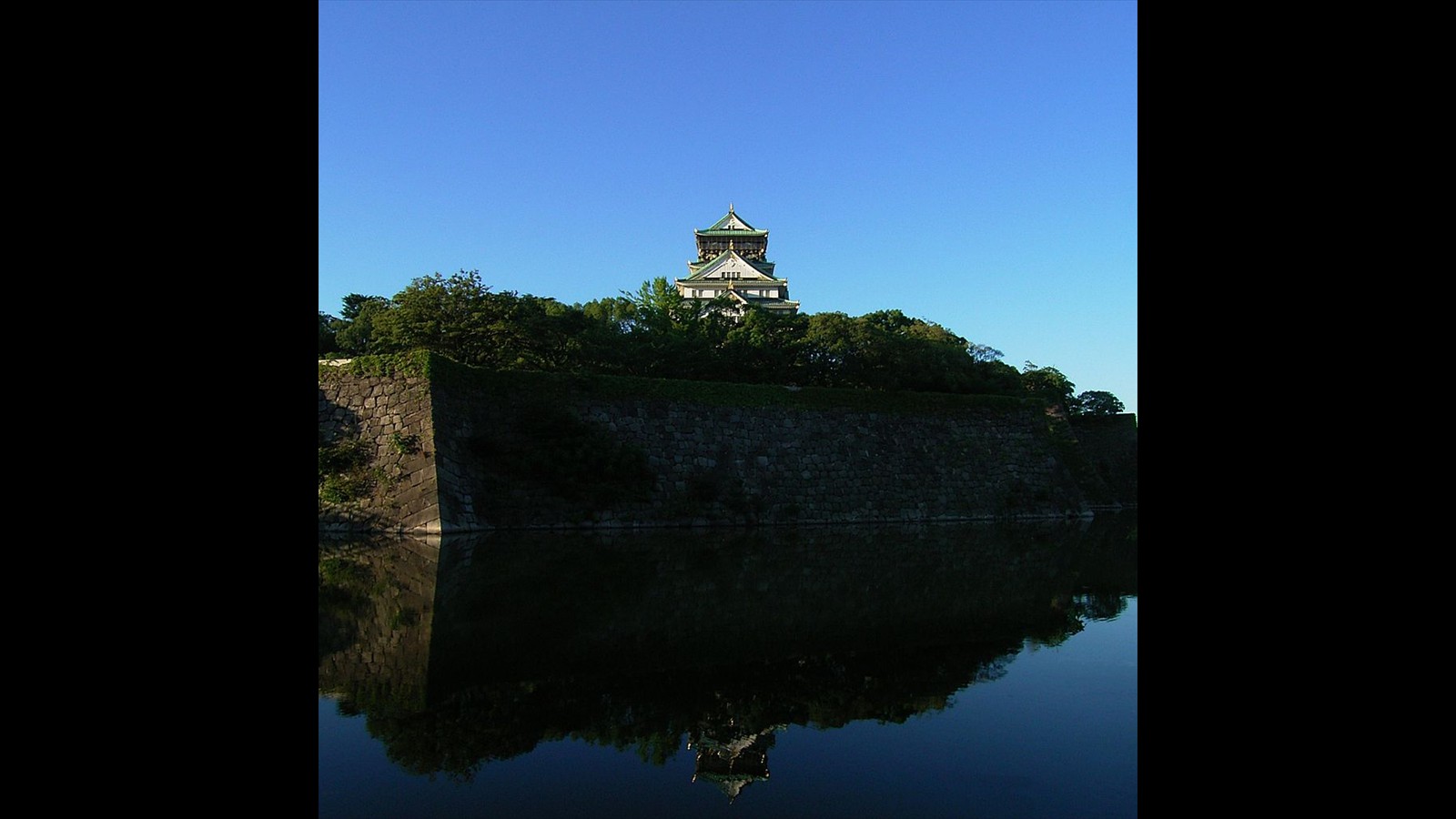 1024px-OsakaCastle_2007-5